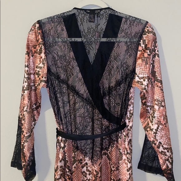 Victoria’s Secret silk gown - Picture 4 of 4